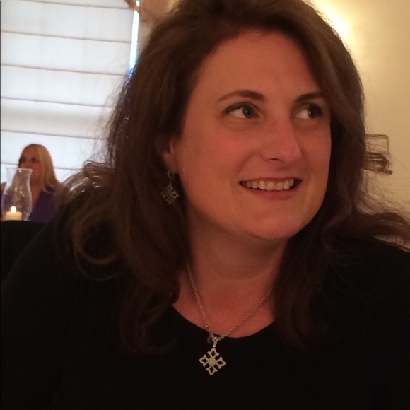 Meet your Posher, Jennifer - Picture 1 of 1